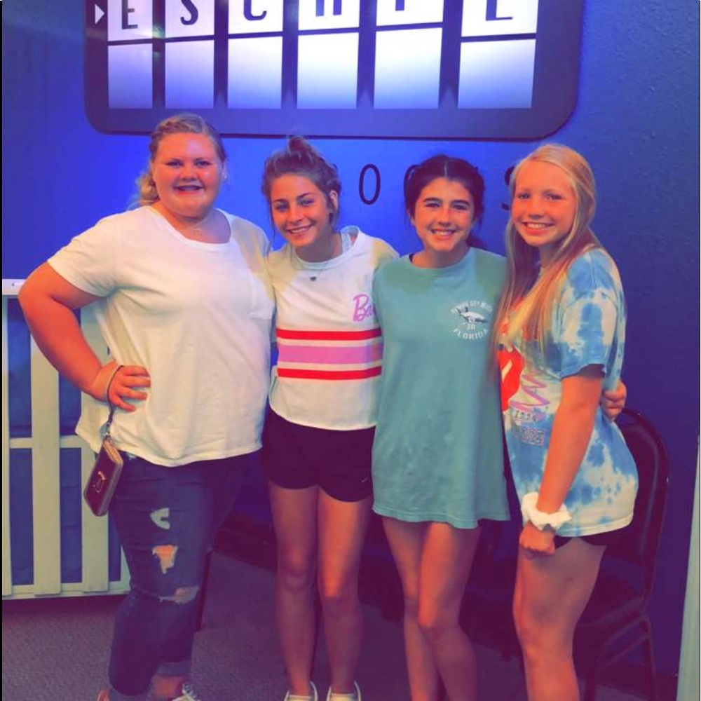 Meet your Posher, Hallie